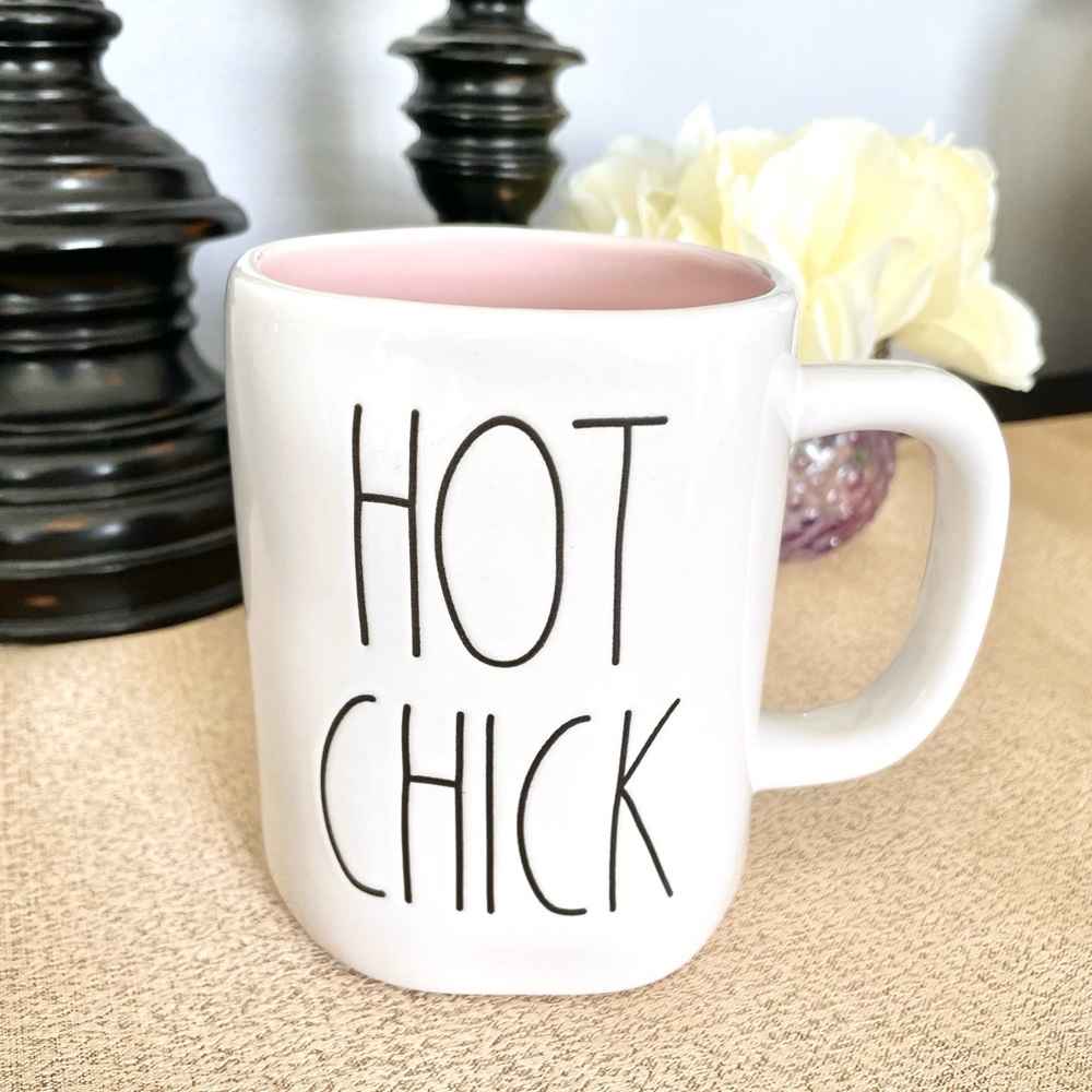 🆕Rae Dunn Ceramic HOT CHICK Mug